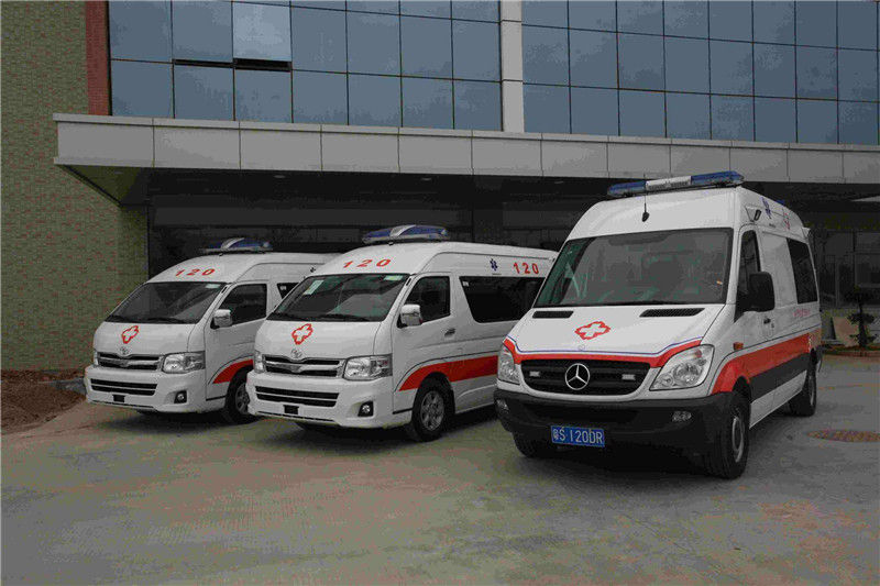 救護(hù)車進(jìn)小區(qū)受阻是怎么回事？救護(hù)車廠家?guī)懔私馐虑槭寄?2